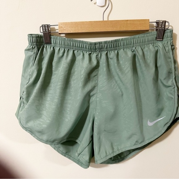 Nike Dri Fit Running Green Pattern Shorts Pocket Size Medium Athletic - Picture 7 of 11